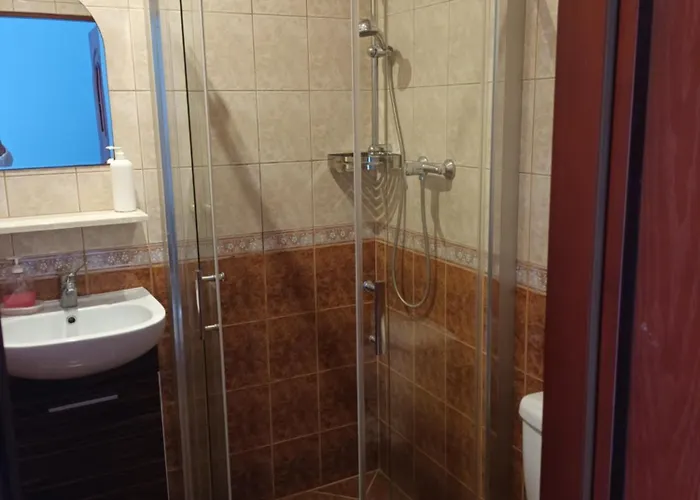 Mirella Quarto em Acomodações Particulares *