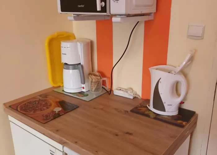 Mirella Quarto em Acomodações Particulares *